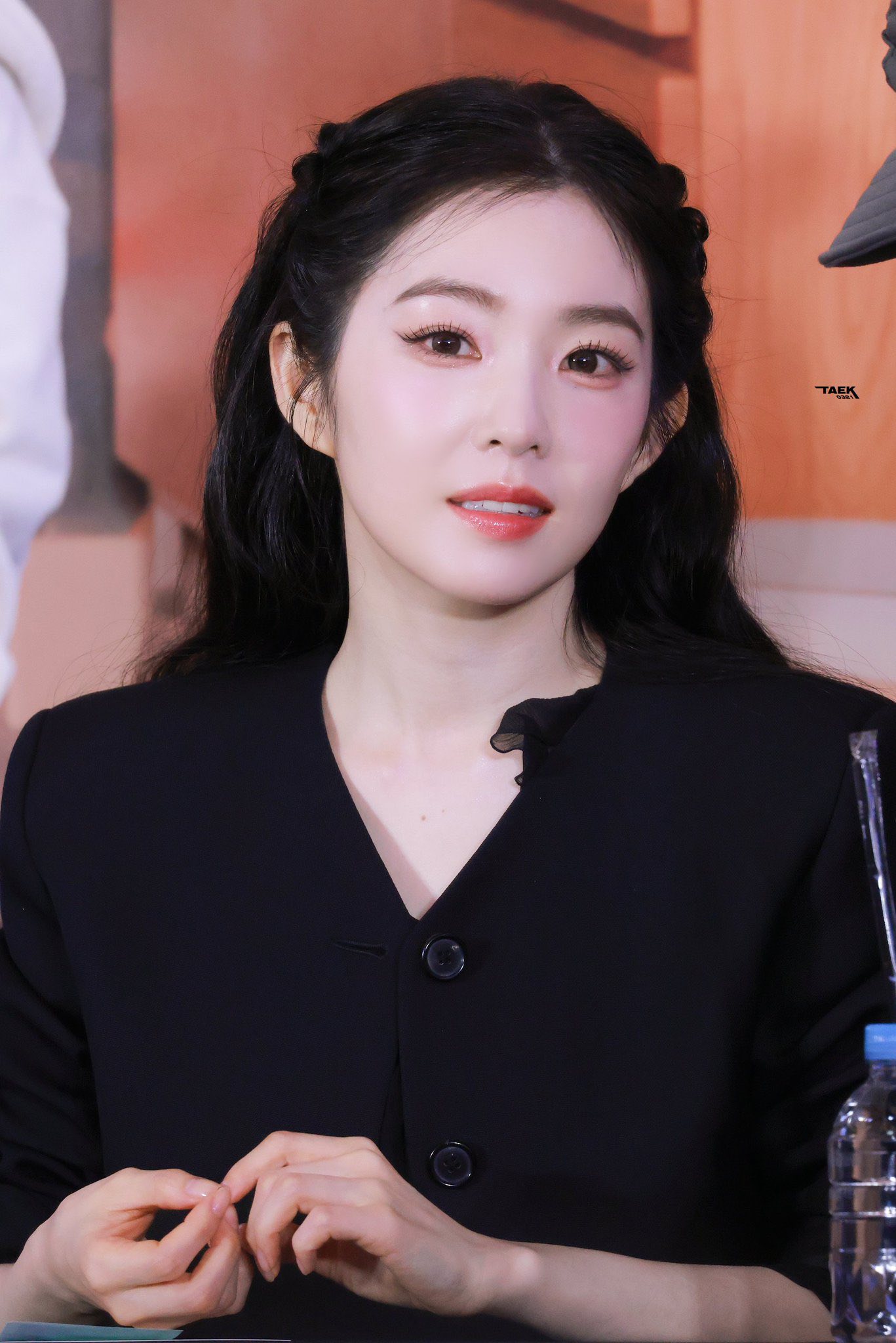 Hậu trường Red Velvet: Irene v&agrave; những tranh c&atilde;i quanh giọng h&aacute;t trong Biggest Fan - Ảnh 12.