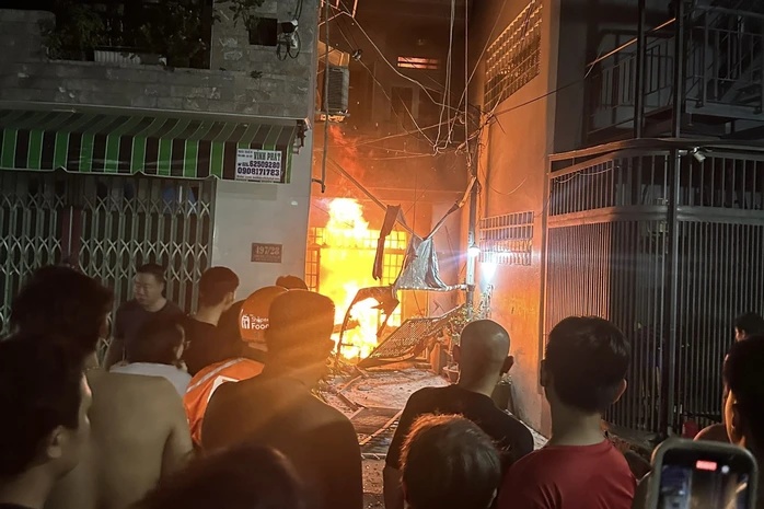 Ch&aacute;y nh&agrave; trọ ở TP . HCM , 7 người thương vong trong vụ hỏa hoạn nghi&ecirc;m trọng - Ảnh 1.