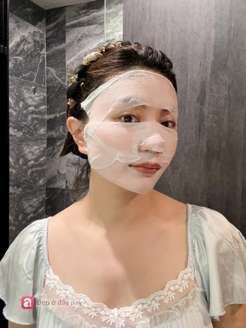 T&ocirc;i từng &ldquo;n&eacute;m tiền qua cửa sổ&rdquo; v&igrave; m&ecirc; spa, cho đến khi nhận ra: Chỉ cần 3 ph&uacute;t đắp lotion mỗi ng&agrave;y, da cũng c&oacute; thể đẹp l&ecirc;n- Ảnh 4.