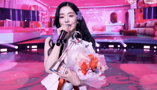 Hậu trường Red Velvet: Irene v&agrave; những tranh c&atilde;i quanh giọng h&aacute;t trong Biggest Fan - Ảnh 1.