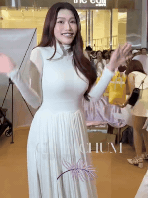 &Aacute; hậu Chế Nguyễn Quỳnh Ch&acirc;u xuất hiện sau sinh: G&acirc;y tranh c&atilde;i sự kiện 2026 - Ảnh 1.