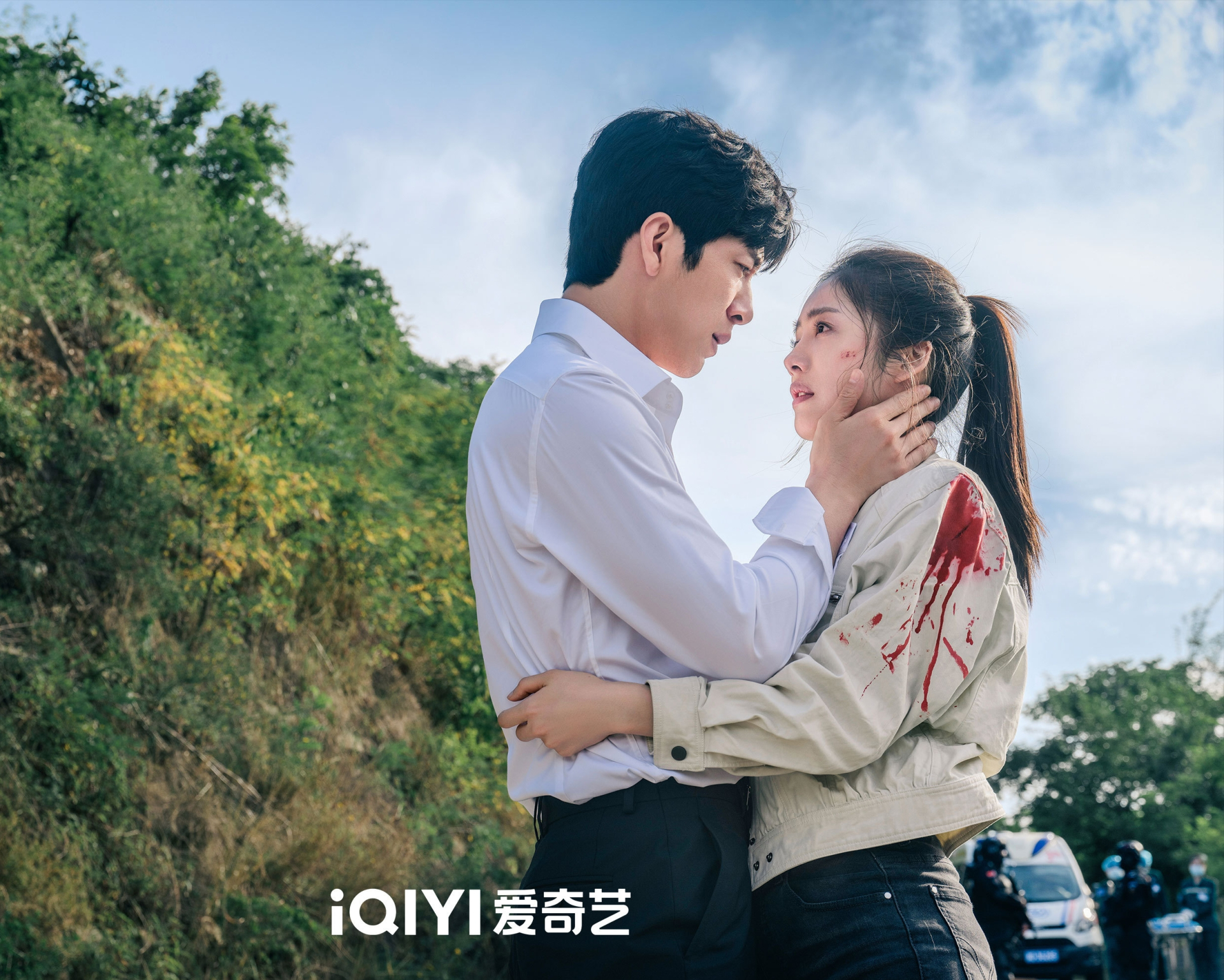 Cảnh h&ocirc;n bị cắt trong phim Rừng Th&eacute;p: Hậu trường g&acirc;y tranh c&atilde;i 2026 - Ảnh 2.