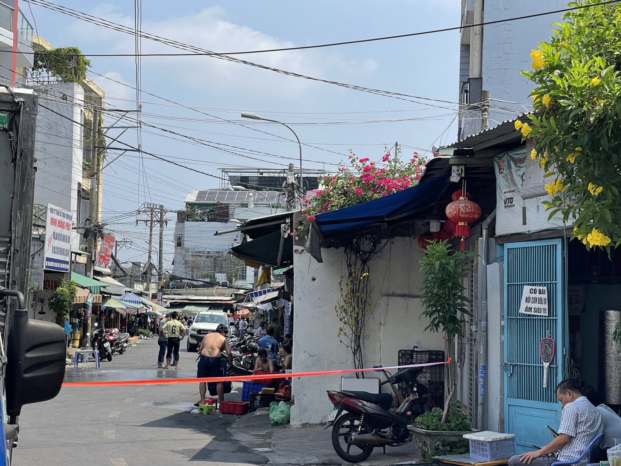 Vụ ch&aacute;y nh&agrave; trọ ở TPHCM: Hai người thiệt mạng , 5 người bị thương - Ảnh 1.