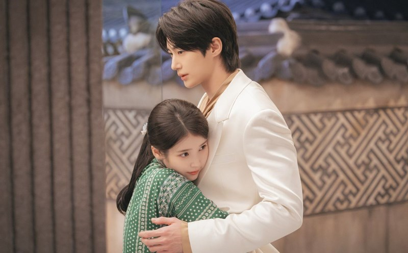 IU v&agrave; Perfect Crown: Hậu trường tranh c&atilde;i diễn xuất của c&ocirc; n&agrave;ng trong năm 2026 - Ảnh 4.