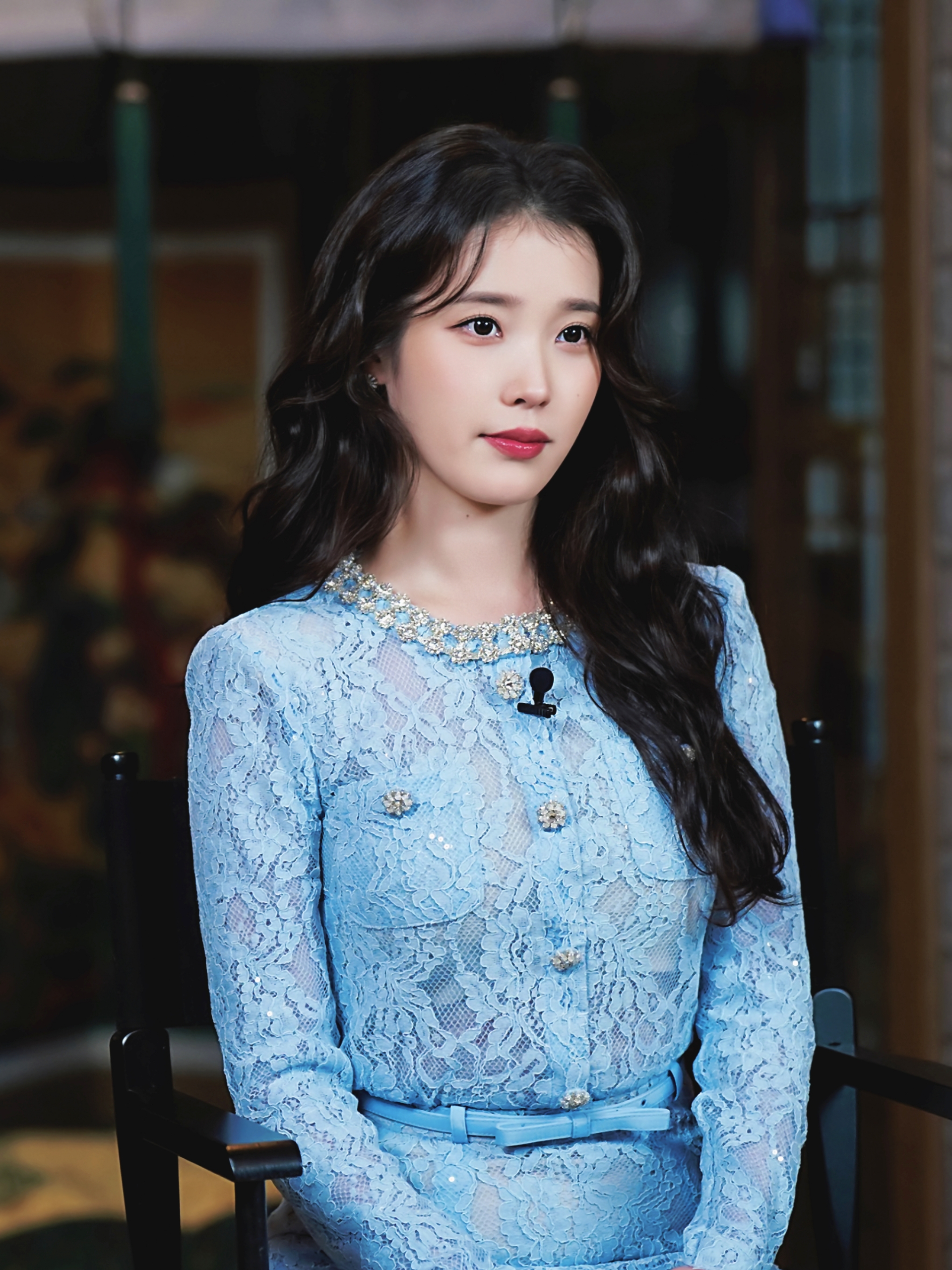 Hậu trường phim Perfect Crown: IU v&agrave; Byeon Woo Seok tỏa s&aacute;ng với phong c&aacute;ch thời trang sang trọng - Ảnh 7.