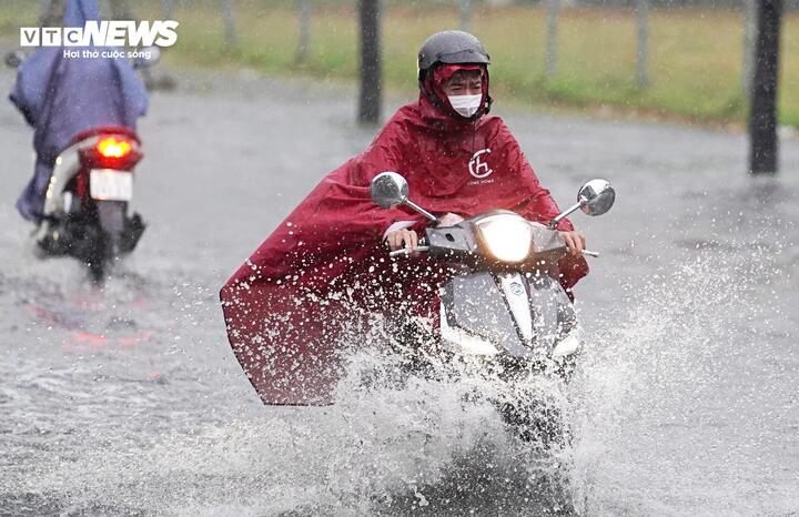 Dự b&aacute;o thời tiết H&agrave; Nội 10 ng&agrave;y tới: Kh&ocirc;ng kh&iacute; lạnh chấm dứt nắng n&oacute;ng - Ảnh 1.