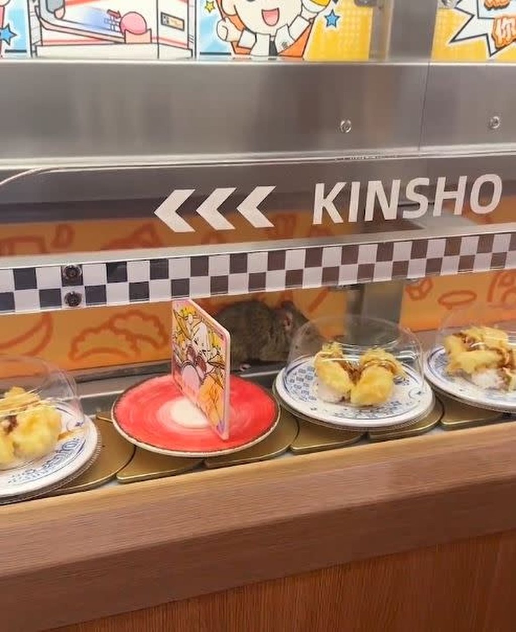 Những c&acirc;u chuyện kỳ quặc ở Trung Quốc năm 2026: Nh&agrave; d&iacute;nh dớp v&agrave; thang m&aacute;y lạ đời - Ảnh 4.