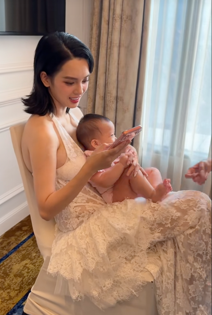 Tấm lưng ong của mẹ bỉm sữa khiến h&agrave;ng ngh&igrave;n người xu&yacute;t xoa, đằng sau đ&oacute; l&agrave; nỗi niềm &ldquo;con b&aacute;m mẹ&rdquo; kh&ocirc;ng phải ai cũng hiểu- Ảnh 13.