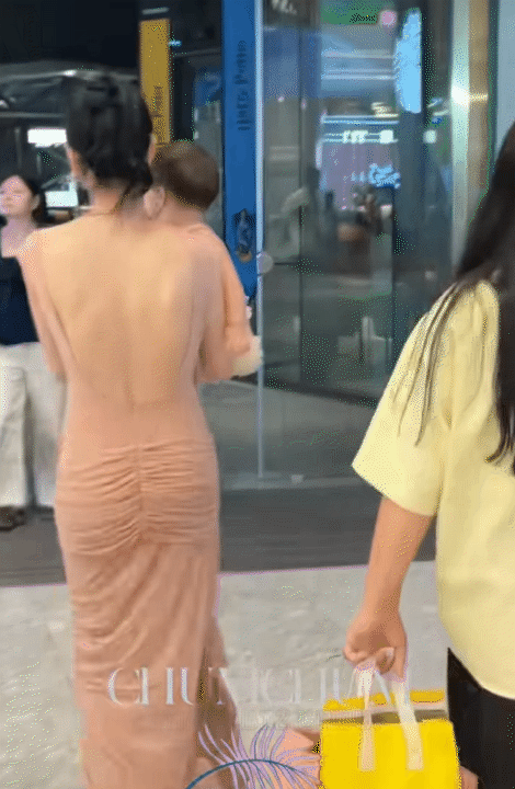 Tấm lưng ong của mẹ bỉm sữa khiến h&agrave;ng ngh&igrave;n người xu&yacute;t xoa, đằng sau đ&oacute; l&agrave; nỗi niềm &ldquo;con b&aacute;m mẹ&rdquo; kh&ocirc;ng phải ai cũng hiểu- Ảnh 3.