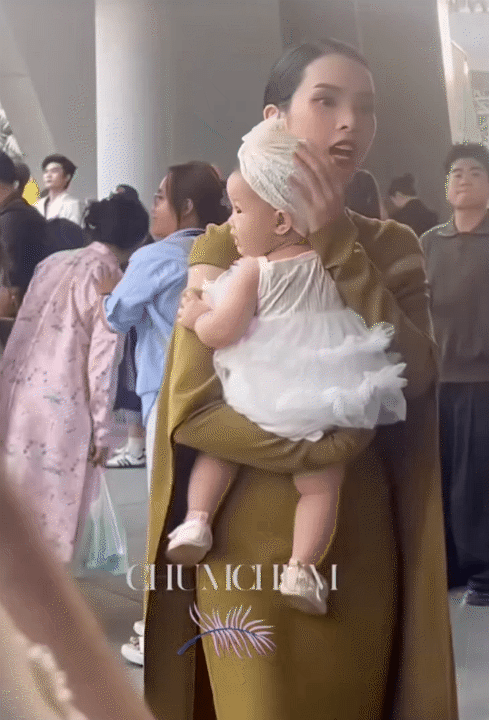 Tấm lưng ong của mẹ bỉm sữa khiến h&agrave;ng ngh&igrave;n người xu&yacute;t xoa, đằng sau đ&oacute; l&agrave; nỗi niềm &ldquo;con b&aacute;m mẹ&rdquo; kh&ocirc;ng phải ai cũng hiểu- Ảnh 9.