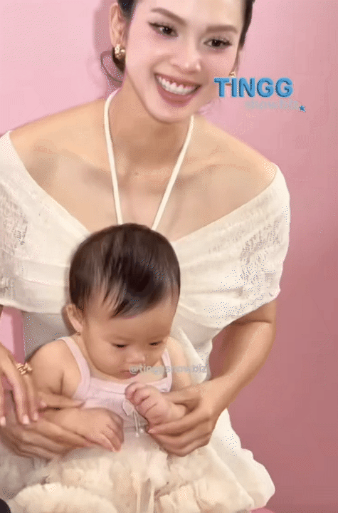 Tấm lưng ong của mẹ bỉm sữa khiến h&agrave;ng ngh&igrave;n người xu&yacute;t xoa, đằng sau đ&oacute; l&agrave; nỗi niềm &ldquo;con b&aacute;m mẹ&rdquo; kh&ocirc;ng phải ai cũng hiểu- Ảnh 2.