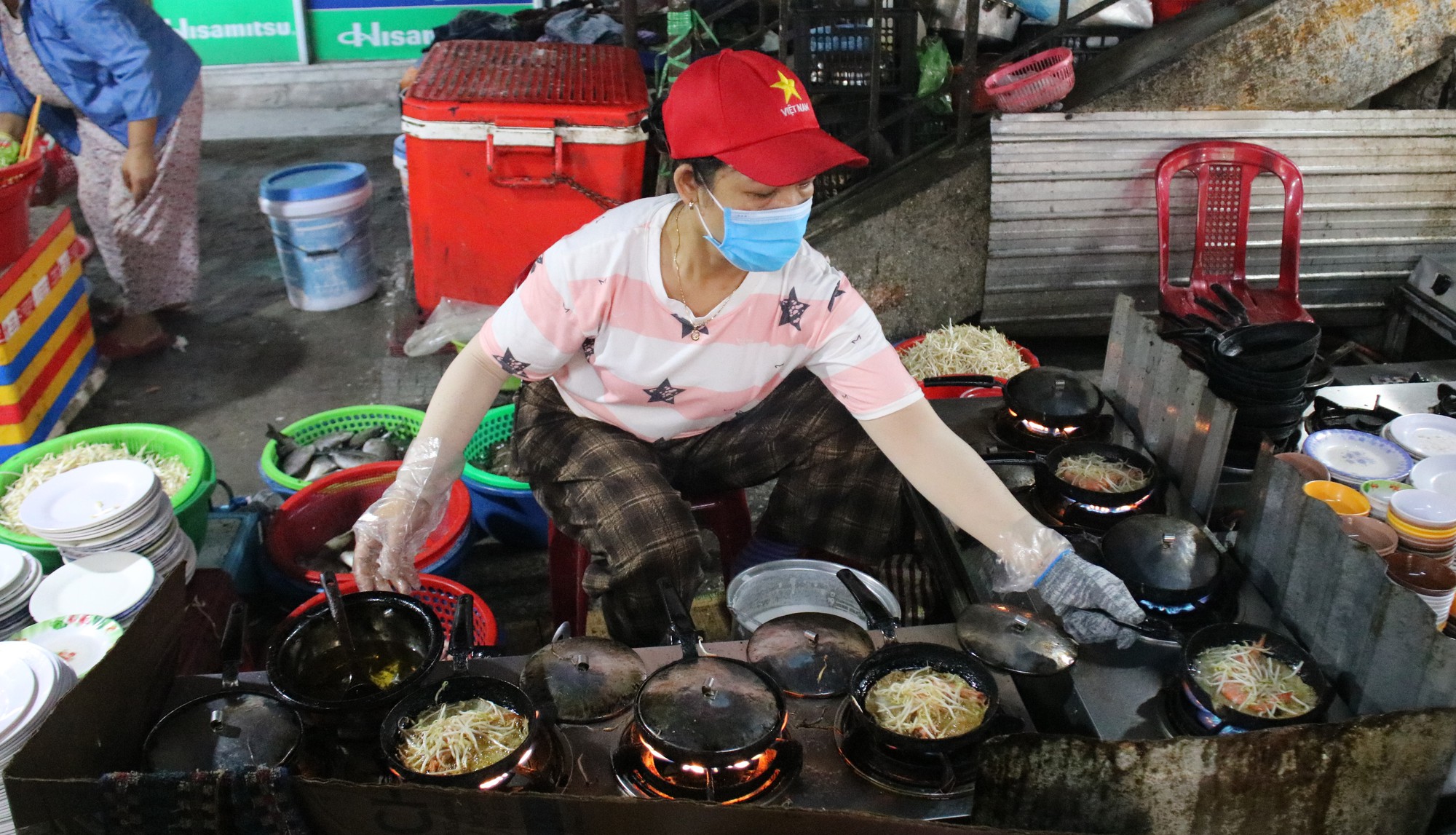 Về làng Chuồn ăn bánh khoái cá kình- Ảnh 3. Về làng Chuồn ăn bánh khoái cá kình- Ảnh 3.