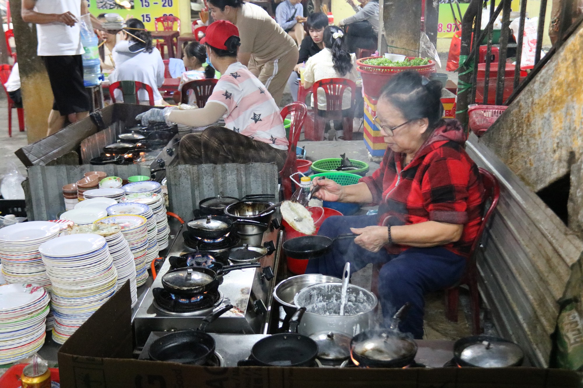 Về làng Chuồn ăn bánh khoái cá kình- Ảnh 5. Về làng Chuồn ăn bánh khoái cá kình- Ảnh 5.