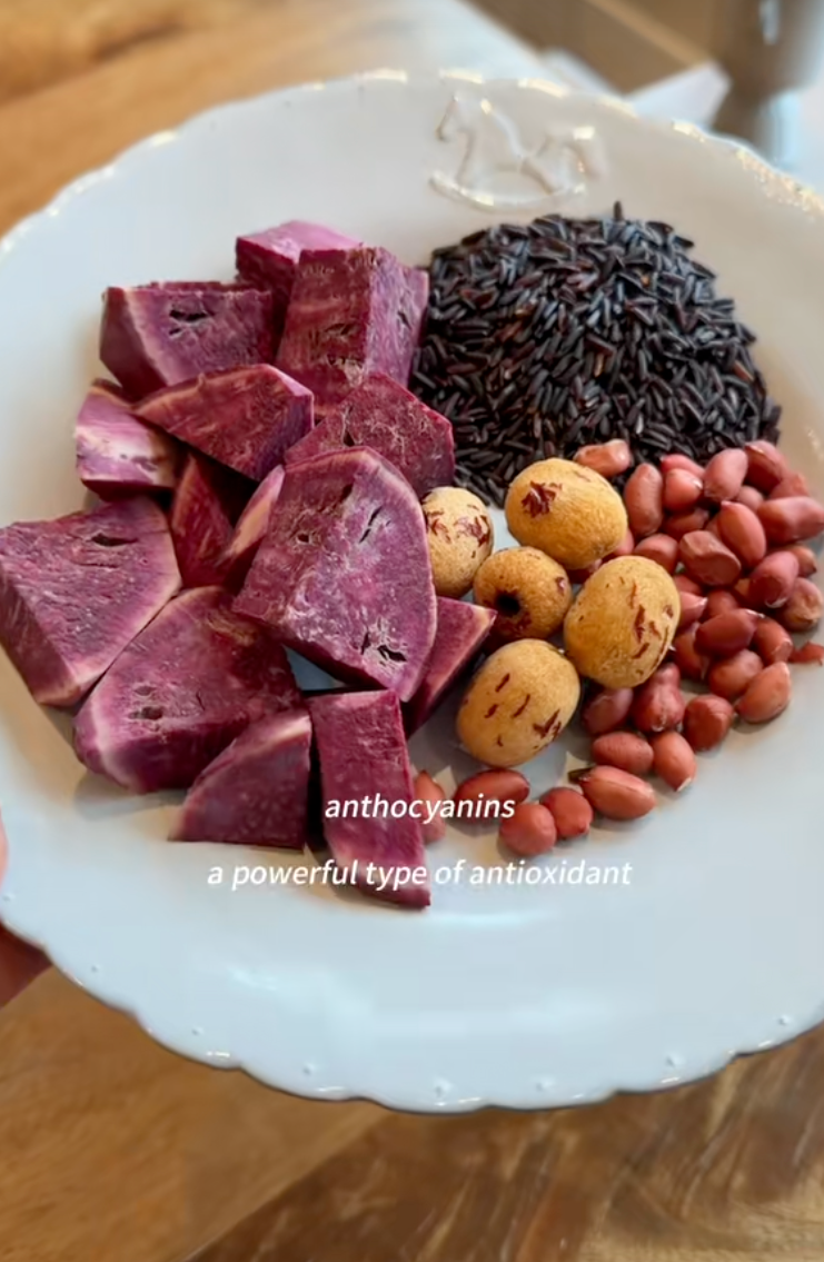 Phụ nữ Hàn tuổi 35 giữ da đẹp mịn màng nhờ 2 thói quen: - Ảnh 5. Phụ nữ Hàn tuổi 35 giữ da đẹp mịn màng nhờ 2 thói quen: - Ảnh 5.