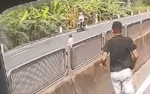 Vụ tai nạn thương t&acirc;m cậu b&eacute; 6 tuổi tại Indonesia: B&agrave;i học cho phụ huynh về an to&agrave;n trẻ em - Ảnh 3.