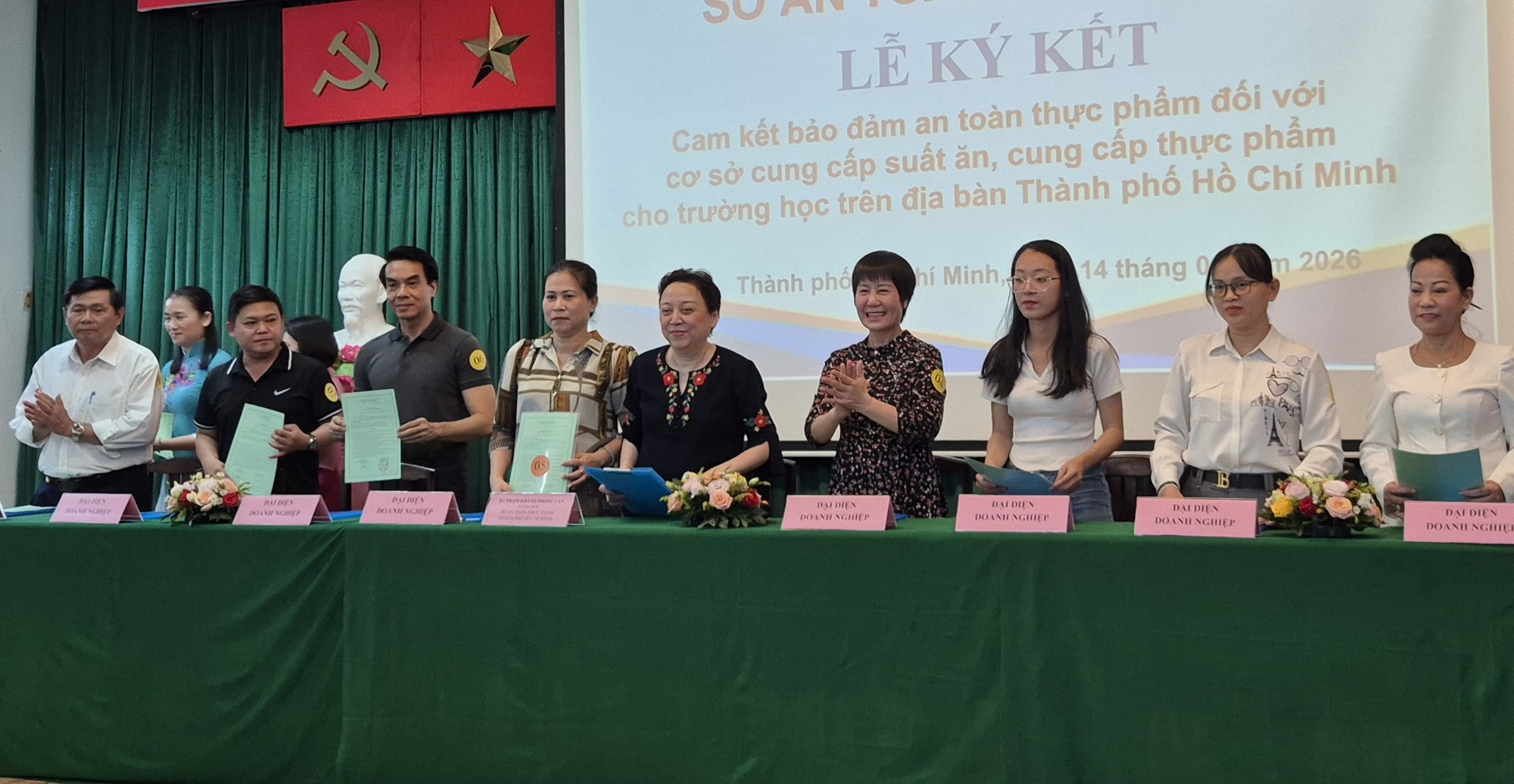 Gi&aacute;m đốc Sở An to&agrave;n thực phẩm TPHCM l&ecirc;n tiếng về suất ăn b&aacute;n tr&uacute; gi&aacute;n đoạn - Ảnh 3.