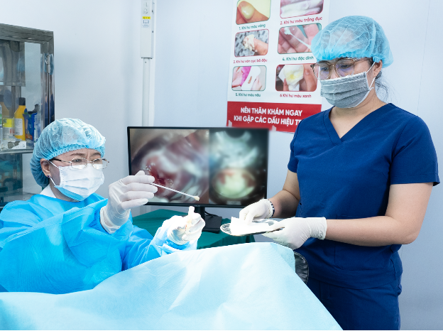 V&igrave; sao phụ nữ cần tầm so&aacute;t phụ khoa định kỳ? B&aacute;c sĩ Trần Thị Kim Phượng chia sẻ - Ảnh 2.