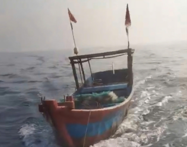 Cứu sống người đ&agrave;n &ocirc;ng tr&ocirc;i dạt 24 giờ tr&ecirc;n biển Đắk Lắk - Ảnh 1.