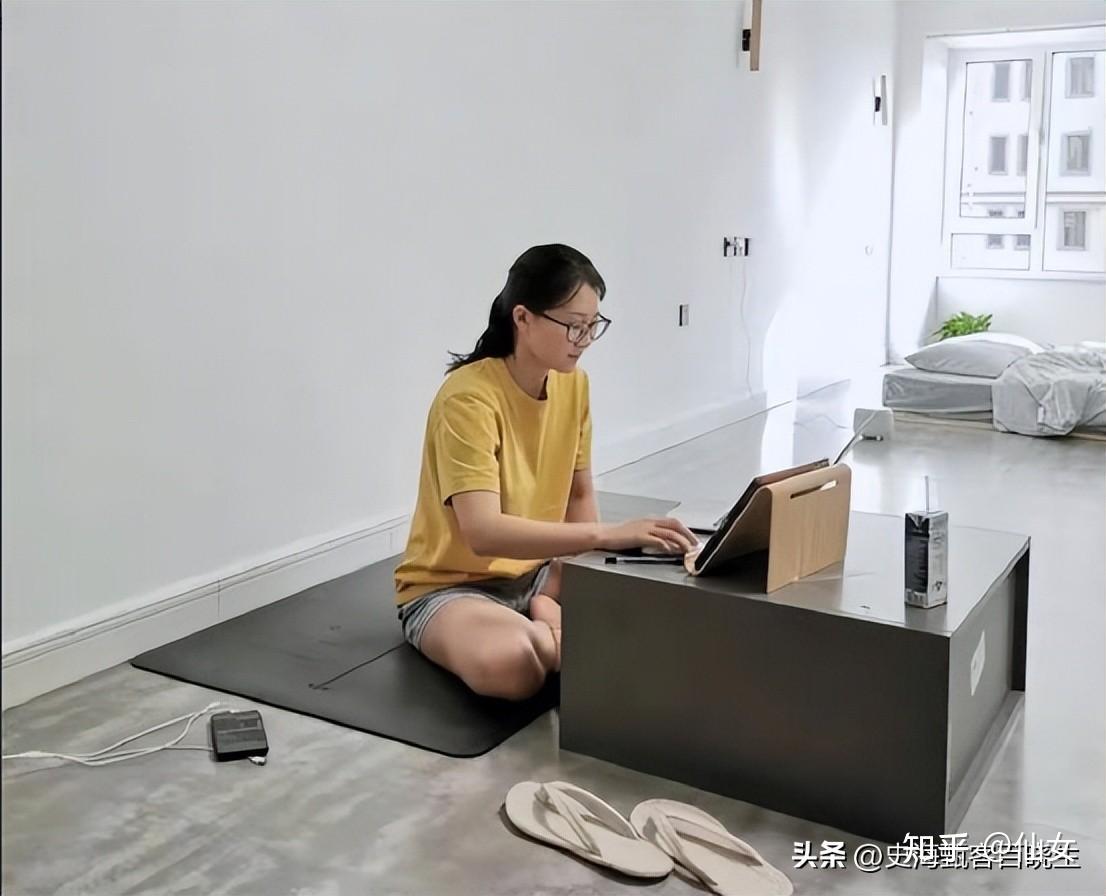 C&ocirc; g&aacute;i sống trong căn hộ 88m&sup2; chỉ c&oacute; 6 m&oacute;n nội thất: Từ nghiện mua sắm th&agrave;nh người theo đuổi lối sống &ldquo;kh&ocirc;ng ti&ecirc;u d&ugrave;ng&rdquo; - Ảnh 2.