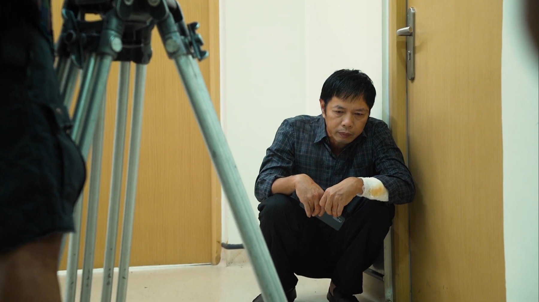 Th&aacute;i h&ograve;a diễn xuất đỉnh cao trong phim Anh H&ugrave;ng l&agrave;m kh&aacute;n giả sởn gai ốc - Ảnh 2.