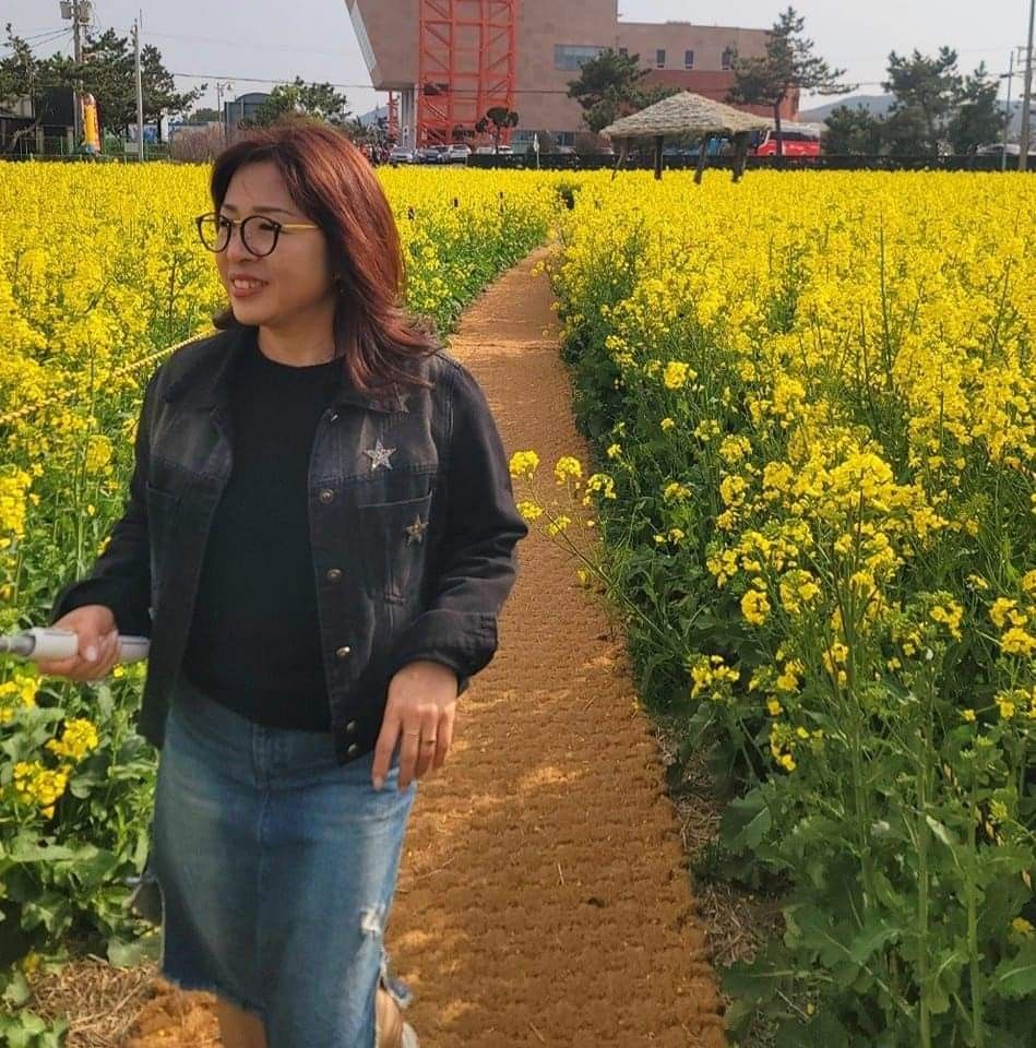 Sau tuổi 35, nhiều b&agrave; mẹ mới nhận ra: C&oacute; thu nhập ri&ecirc;ng kh&ocirc;ng chỉ l&agrave; tiền, m&agrave; l&agrave; sự tự tin - Ảnh 1.