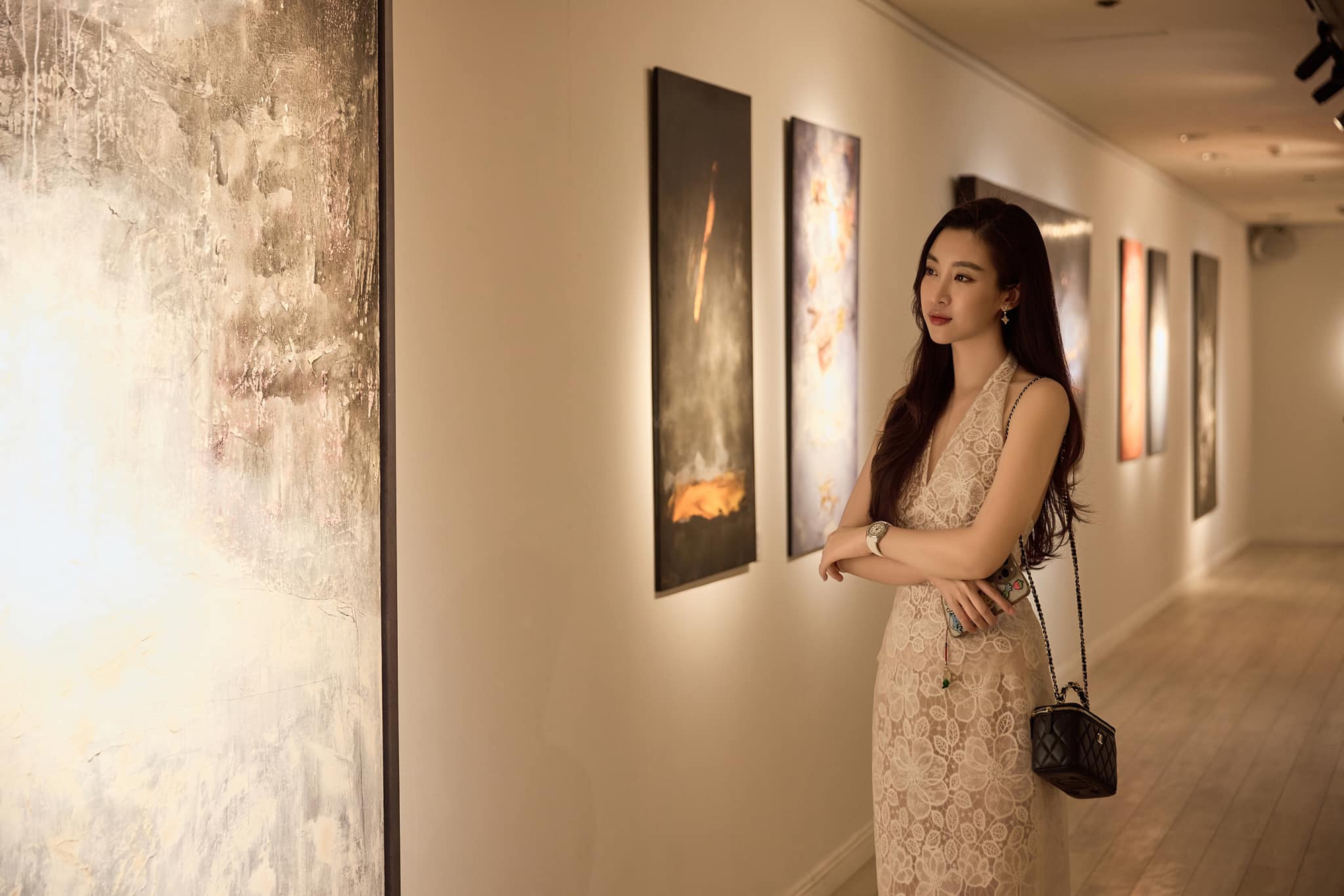 Khung cảnh lộn xộn trong nh&agrave; Đỗ Mỹ Linh v&agrave; Chủ tịch CLB H&agrave; Nội năm 2026 - Ảnh 3.