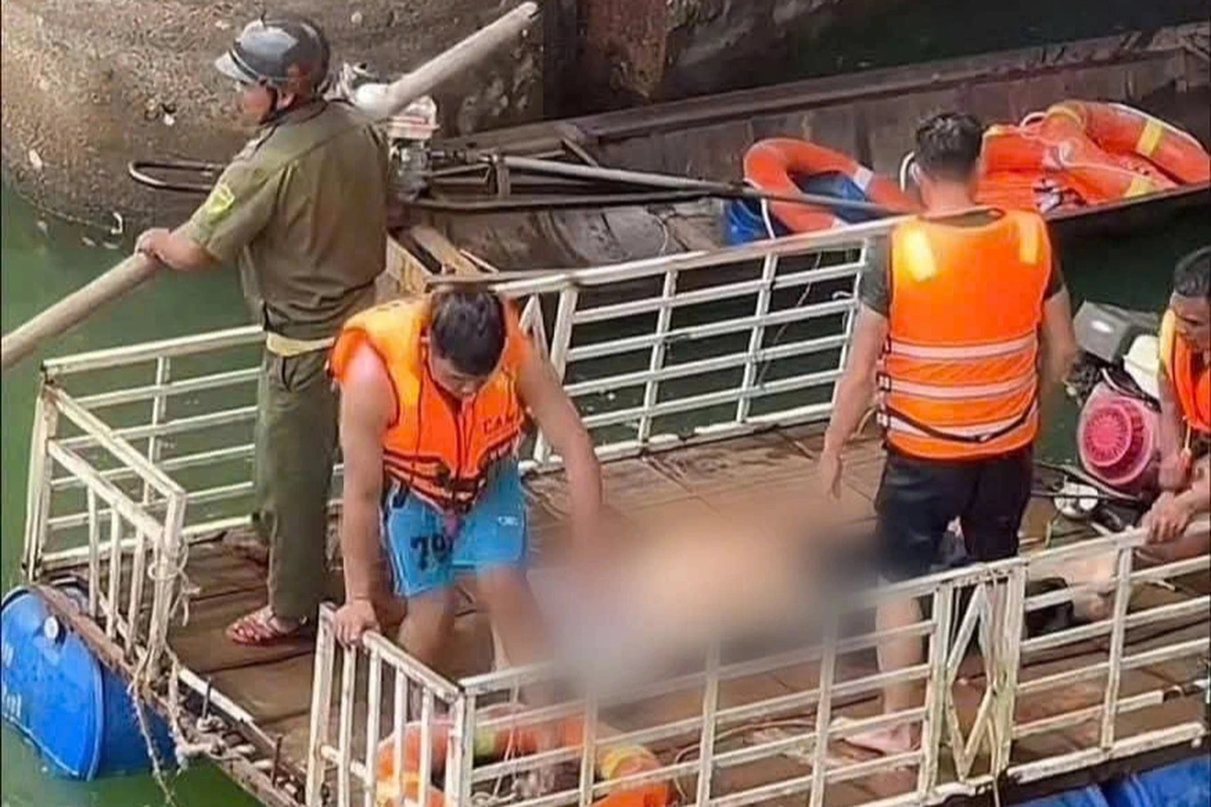 Vụ người đ&agrave;n &ocirc;ng bỏ &ocirc; t&ocirc; nhảy hồ tự tử: Gia đ&igrave;nh tiết lộ nỗi buồn - Ảnh 1.