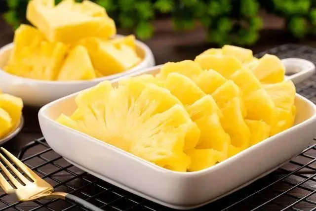 Ăn dứa để hạ axit uric, coi chừng phản tác dụng: 4 món quen mặt bị điểm tên - Ảnh 1.