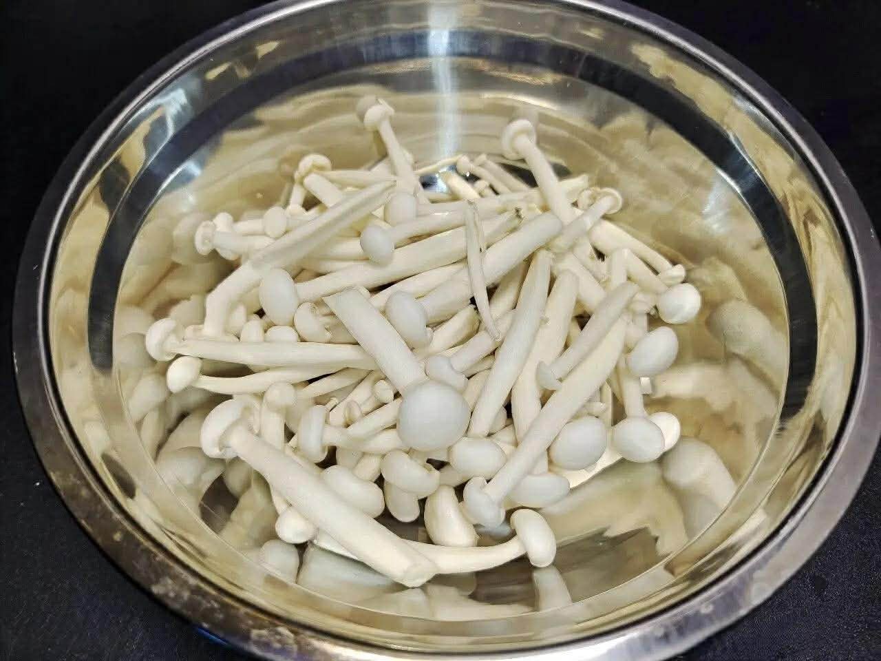 Cứ hễ h&ocirc;m n&agrave;o mẹ t&ocirc;i nấu m&oacute;n canh n&agrave;y l&agrave; cả nh&agrave; x&igrave; xụp h&uacute;p nước d&ugrave;ng sạch đến giọt cuối c&ugrave;ng- Ảnh 3.