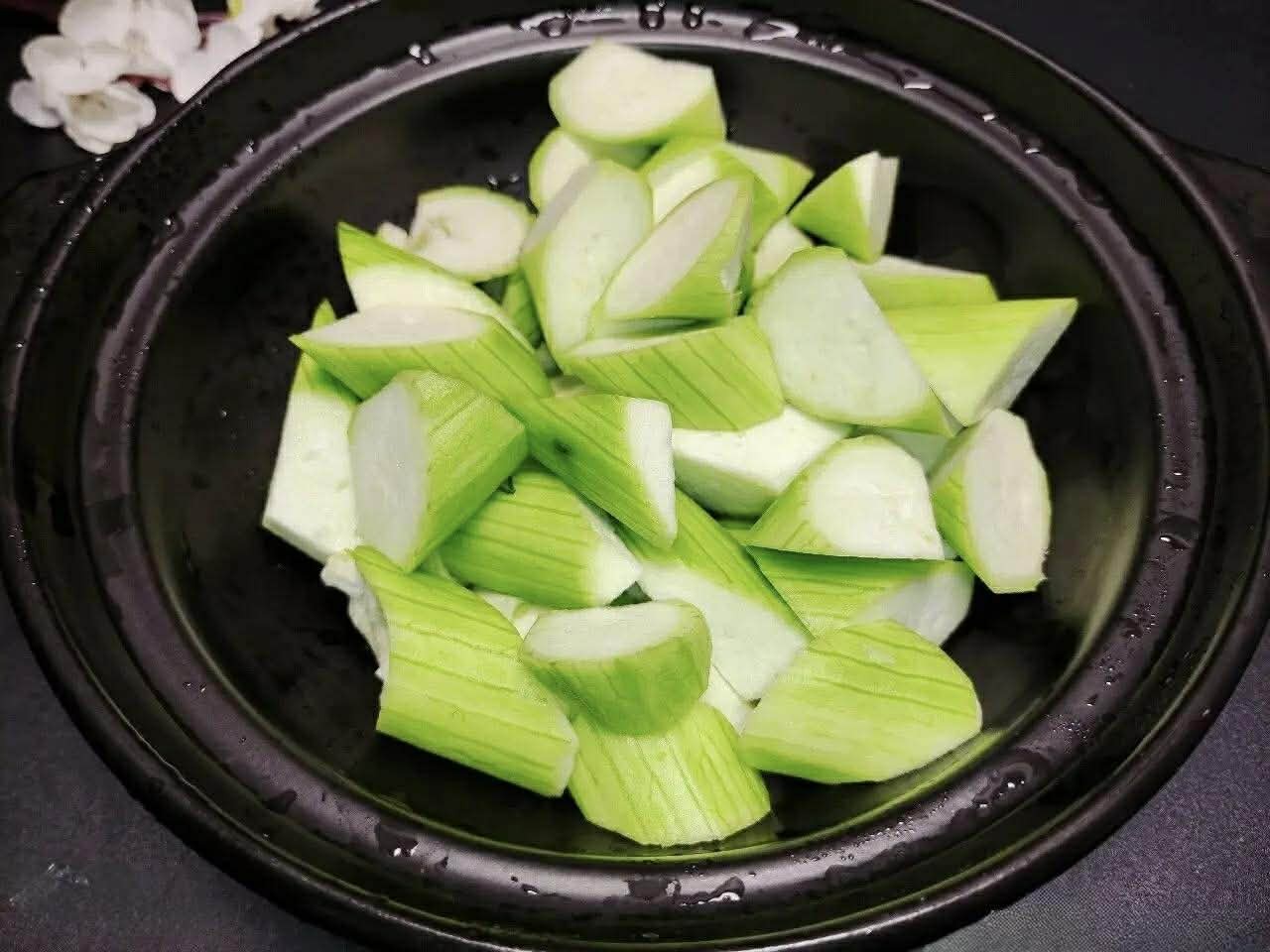 Mỗi muỗng s&uacute;p đều ngập tr&agrave;n những nguy&ecirc;n liệu chất lượng, v&agrave; bạn sẽ muốn uống cạn đến giọt cuối c&ugrave;ng.  - Ảnh 1.