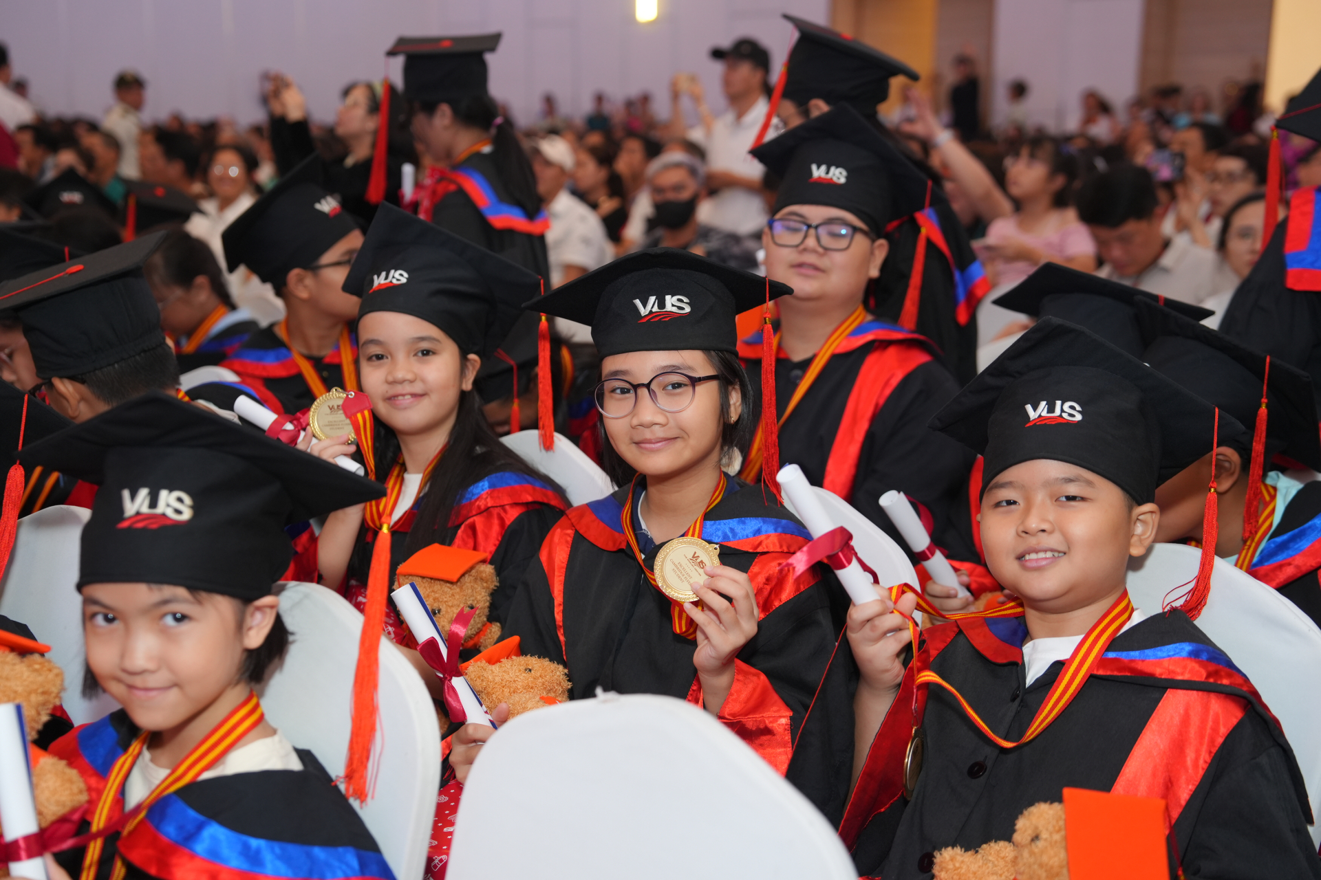 214 . 831 Học vi&ecirc;n sở hữu chứng chỉ Anh ngữ quốc tế tại VUS: Cửa ng&otilde; hội nhập 2026 - Ảnh 3.