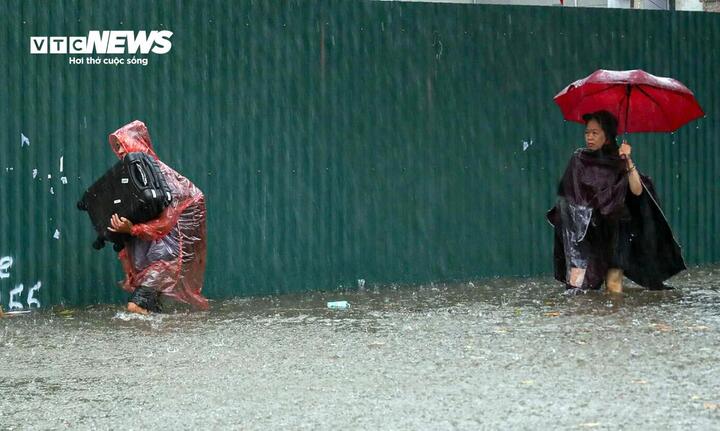 Dự b&aacute;o thời tiết H&agrave; Nội 10 ng&agrave;y tới: Kh&ocirc;ng kh&iacute; lạnh v&agrave; nhiệt độ giảm c&ograve;n 29 &deg; C - Ảnh 1.