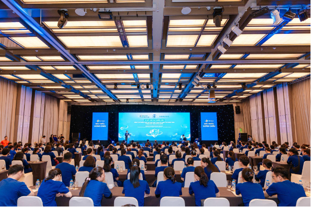 2.500 nh&agrave; thuốc Long Ch&acirc;u đồng h&agrave;nh Sandoz ph&aacute;t huy điểm chạm y tế đầu ti&ecirc;n n&acirc;ng cao nhận thức cộng đồng về tu&acirc;n thủ điều trị kh&aacute;ng sinh - Ảnh 2.