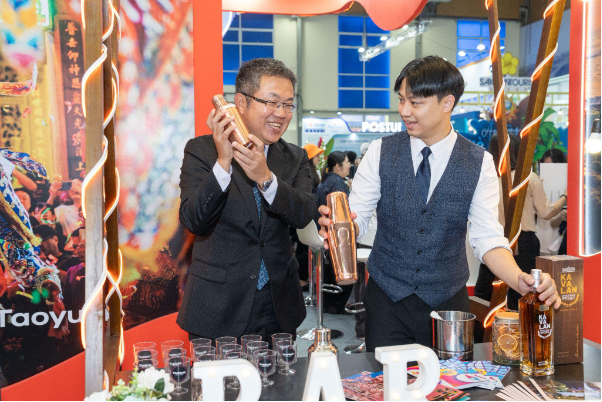 Isaac c&ugrave;ng kh&aacute;ch tham quan giải m&atilde; sức h&uacute;t Đ&agrave;i Loan: Điểm đến đầy cảm hứng tại VITM H&agrave; Nội 2026 - Ảnh 3.