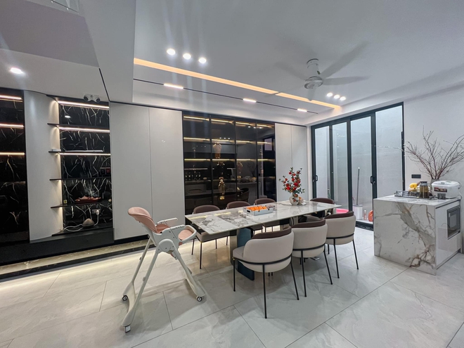 Cầu thủ xứ Nghệ Phạm Xu&acirc;n Mạnh th&agrave;nh &ocirc;ng chủ qu&aacute;n cafe hoa tươi tại Nghệ An - Ảnh 5.