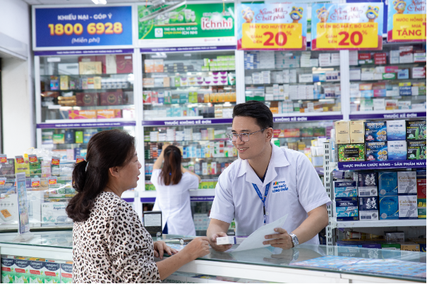 2.500 nh&agrave; thuốc Long Ch&acirc;u đồng h&agrave;nh Sandoz ph&aacute;t huy điểm chạm y tế đầu ti&ecirc;n n&acirc;ng cao nhận thức cộng đồng về tu&acirc;n thủ điều trị kh&aacute;ng sinh - Ảnh 6.