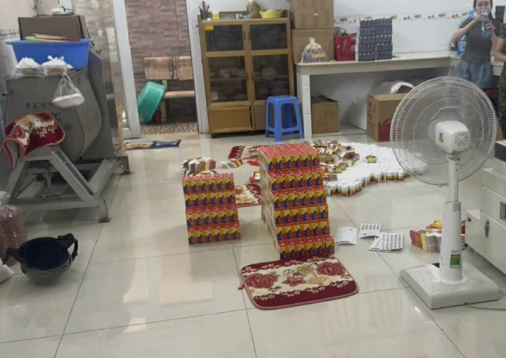 Triệt ph&aacute; đường d&acirc;y sản xuất thuốc đ&ocirc;ng y giả chứa Paracetamol tại TP.HCM - Ảnh 1.