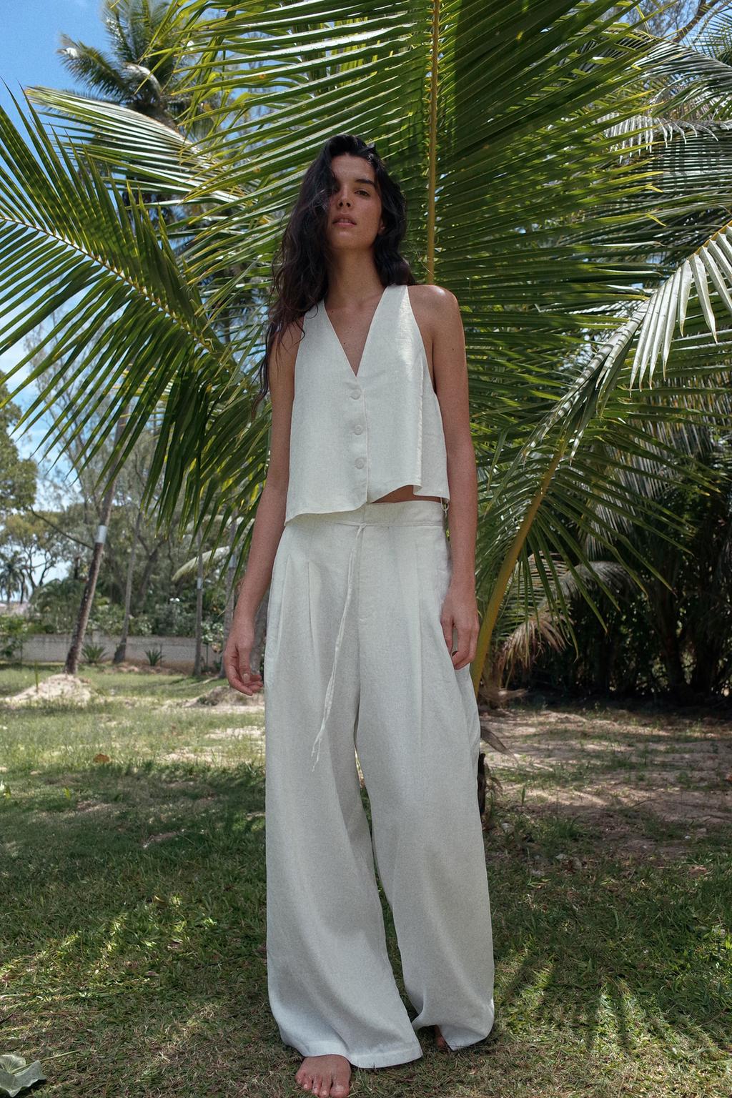 Kh&ocirc;ng logo, kh&ocirc;ng cầu kỳ: Linen ch&iacute;nh l&agrave; &ldquo;vũ kh&iacute; gi&agrave;u ngầm&rdquo; của m&ugrave;a h&egrave; 2026 - Ảnh 11.