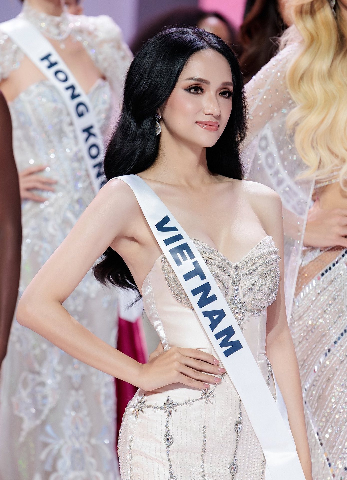 Chủ tịch Miss Universe Vietnam từ bỏ bản quyền v&agrave; sự minh bạch về Hương Giang - Ảnh 5.