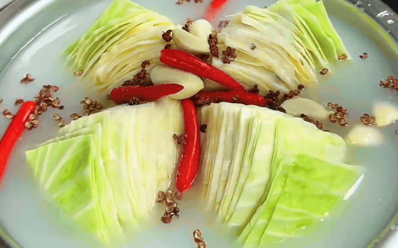 Giải ngấy mâm cơm ngày nóng với món bắp cải ngâm chua cay: Chỉ để qua đêm là có ngay cực phẩm - Ảnh 3.