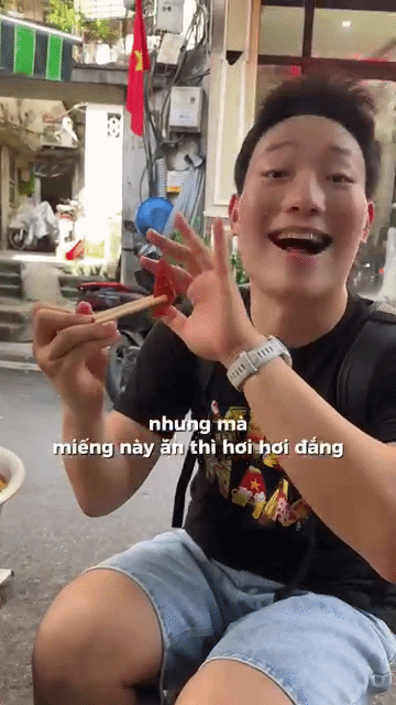 Kh&aacute;ch H&agrave;n thưởng thức sứa đỏ mắm t&ocirc;m v&agrave; chả rươi tại Việt Nam năm 2026 - Ảnh 5.