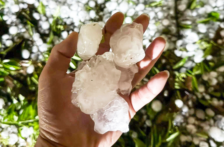 Mưa d&ocirc;ng chiều tối nay: Nguy cơ lốc s&eacute;t v&agrave; mưa đ&aacute; tr&ecirc;n to&agrave;n quốc - Ảnh 1.