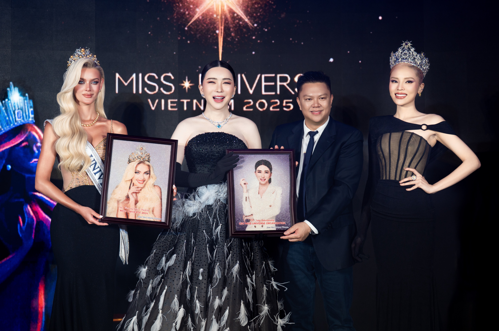 Chủ tịch Miss Universe Vietnam từ bỏ bản quyền v&agrave; sự minh bạch về Hương Giang - Ảnh 1.