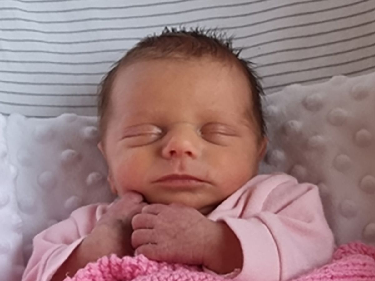 Cha mẹ bị kết &aacute;n sau c&aacute;i chết thương t&acirc;m của b&eacute; g&aacute;i 5 tuần tuổi ở Staffordshire - Ảnh 2.