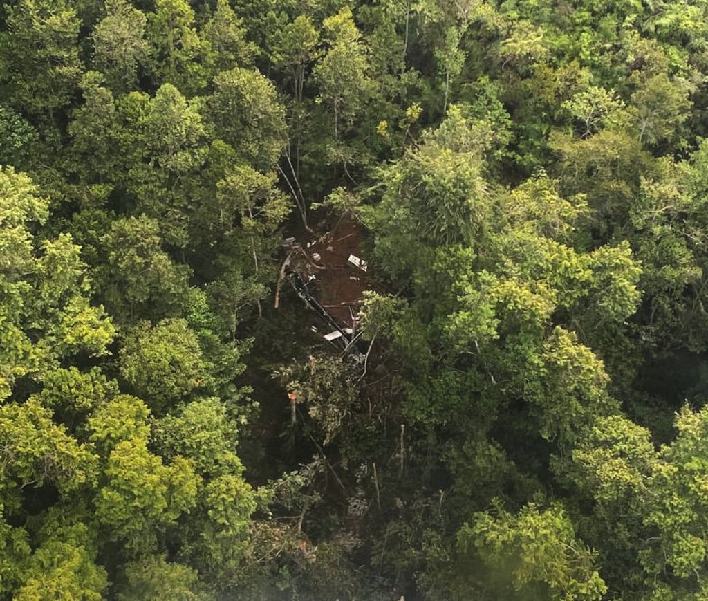 Vụ tai nạn trực thăng Airbus H130 tại Indonesia: 8 người thiệt mạng sau 5 ph&uacute;t cất c&aacute;nh - Ảnh 1.