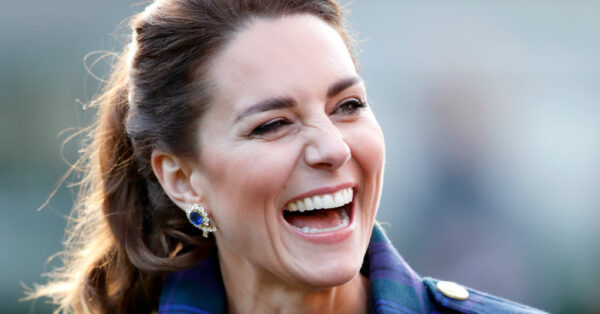 Vương phi Kate đời thực: T&iacute;nh c&aacute;ch h&agrave;i hước v&agrave; gần gũi của n&agrave;ng d&acirc;u Ho&agrave;ng gia - Ảnh 3.