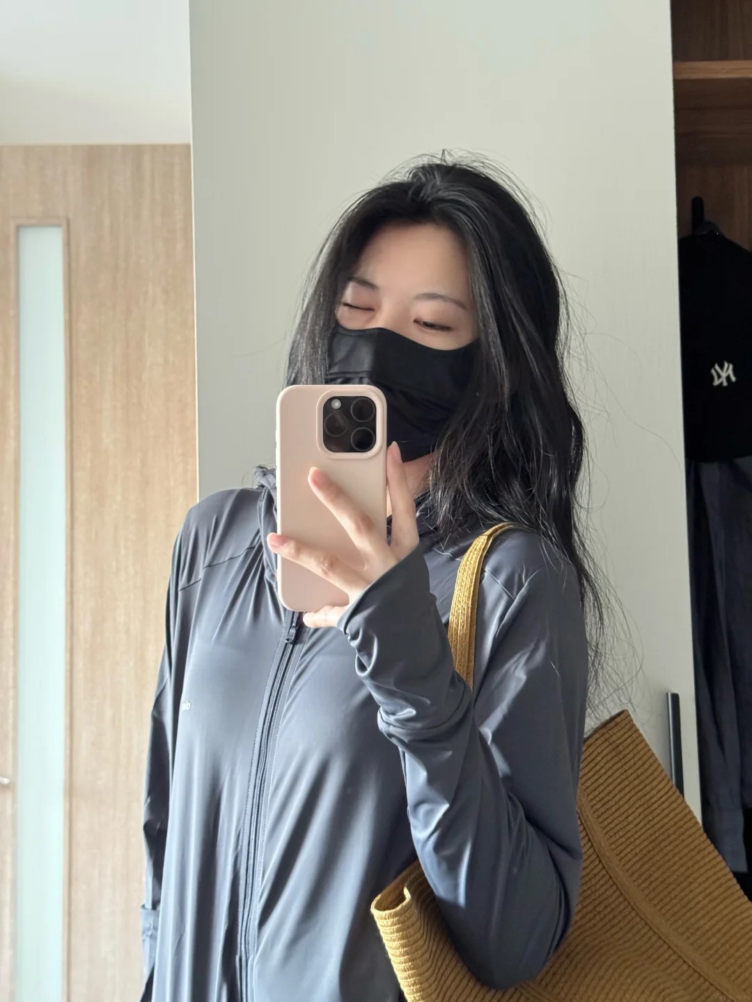 Trời chưa qu&aacute; gắt nhưng da vẫn xuống tone: L&yacute; do nằm ở c&aacute;ch chống nắng mỗi ng&agrave;y- Ảnh 1.