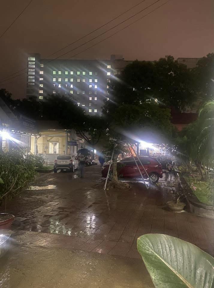 Cảnh tượng kỳ lạ 7h s&aacute;ng ở Th&aacute;i Nguy&ecirc;n: Trời vẫn tối đen như mực - Ảnh 6.