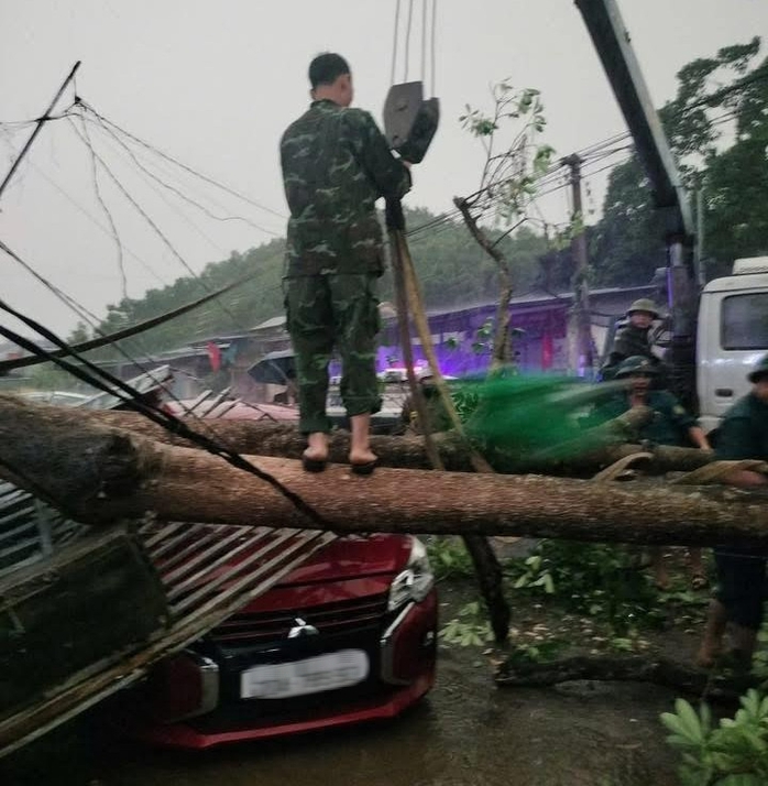 Cơ quan kh&iacute; tượng n&oacute;i g&igrave; về bầu trời tối sầm s&aacute;ng nay 17-4 ở H&agrave; Nội? - Ảnh 1.