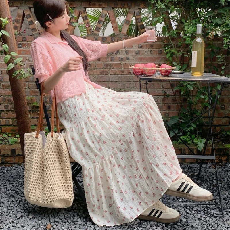 8 c&aacute;ch phối ch&acirc;n v&aacute;y hoa nh&iacute; gi&uacute;p n&agrave;ng mặc đẹp từ c&ocirc;ng sở đến đi biển - Ảnh 7.